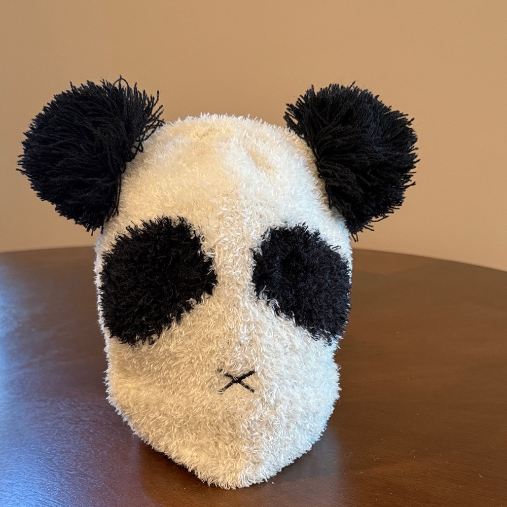La Hearts Fuzzy Panda hat - Black and White
